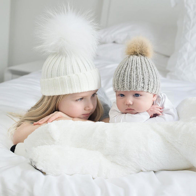Familj matchande mössor 2 st/set mamma barn bebis barn varm vinter stickad mössa päls pom mössa virkad skidmössa mjuk solid mössa söt