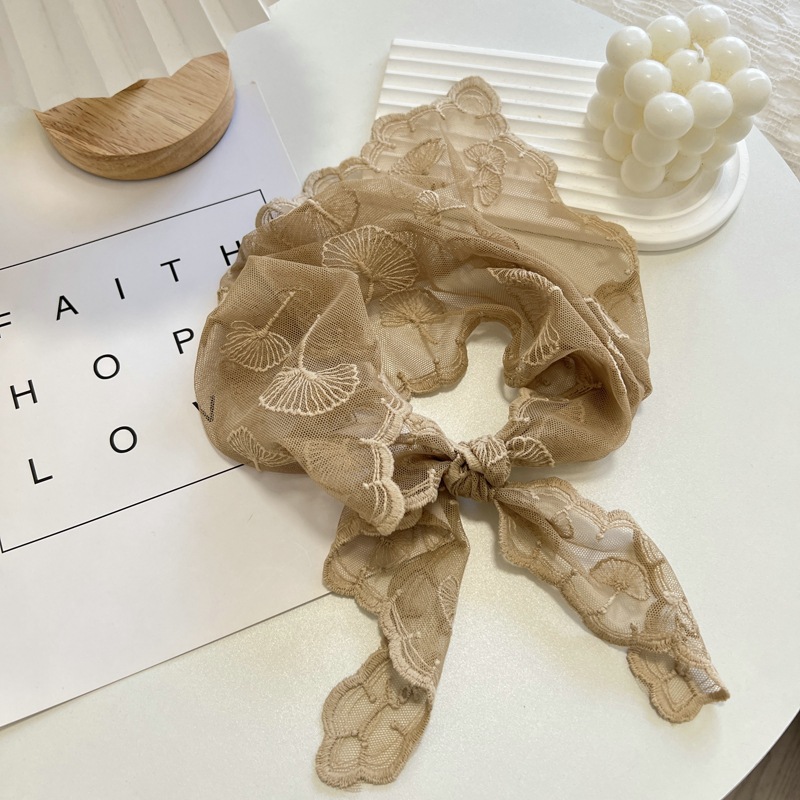 Bufanda de seda pequeña de encaje de Color para mujer, bufanda larga que combina con todo, bufanda de carpeta Triangular decorativa, protección para el cuello, cinta para el cabello de amarre: Caqui