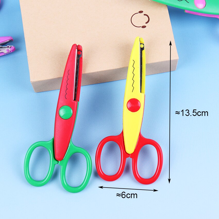 Tijeras de encaje de Metal y plástico para manualidades para niños, tijeras de colores para fotos y álbumes de recortes, decoración de diario de encaje de papel con 6 patrones, 1 ud.