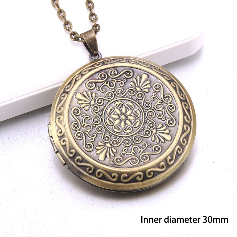 Retro Carved flower Mini Photo locket Pendant Romantic Memory Photo necklace copper Album box necklace Women jewelry