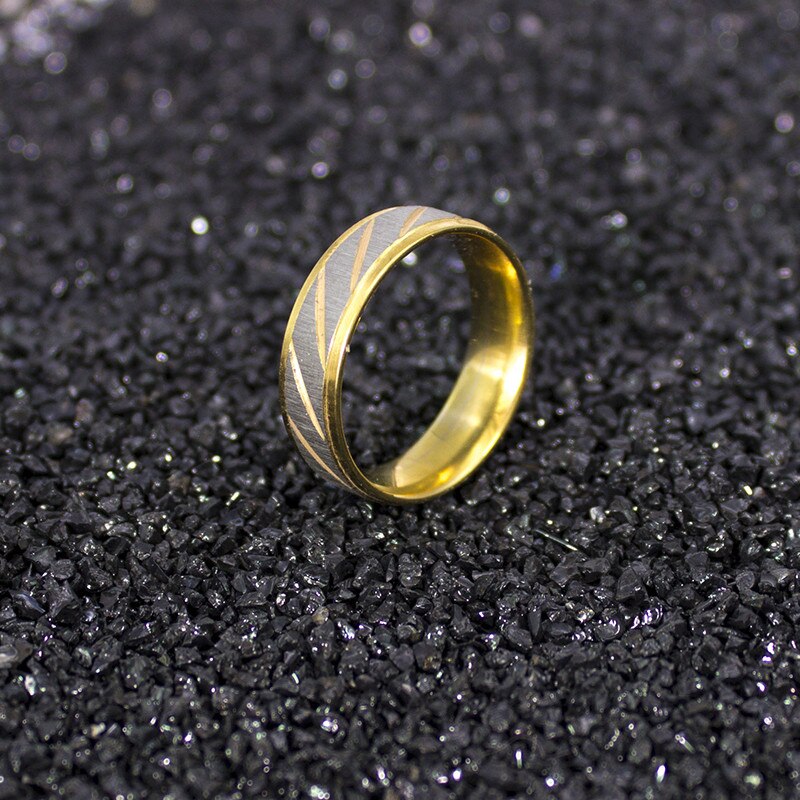 Edelstahl Hochzeit Ring für Frauen und Männer Klassische Gold Farbe Engagement Ring Bands Schmuck EKUSTYEE