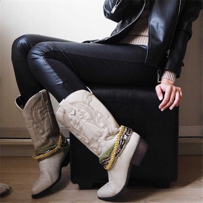 Top. Damet femmes genou haute botte Cowboy Cowgirl bottes avec dentelle et chaîne décoration Western chaussures sans lacet moto bottes femme