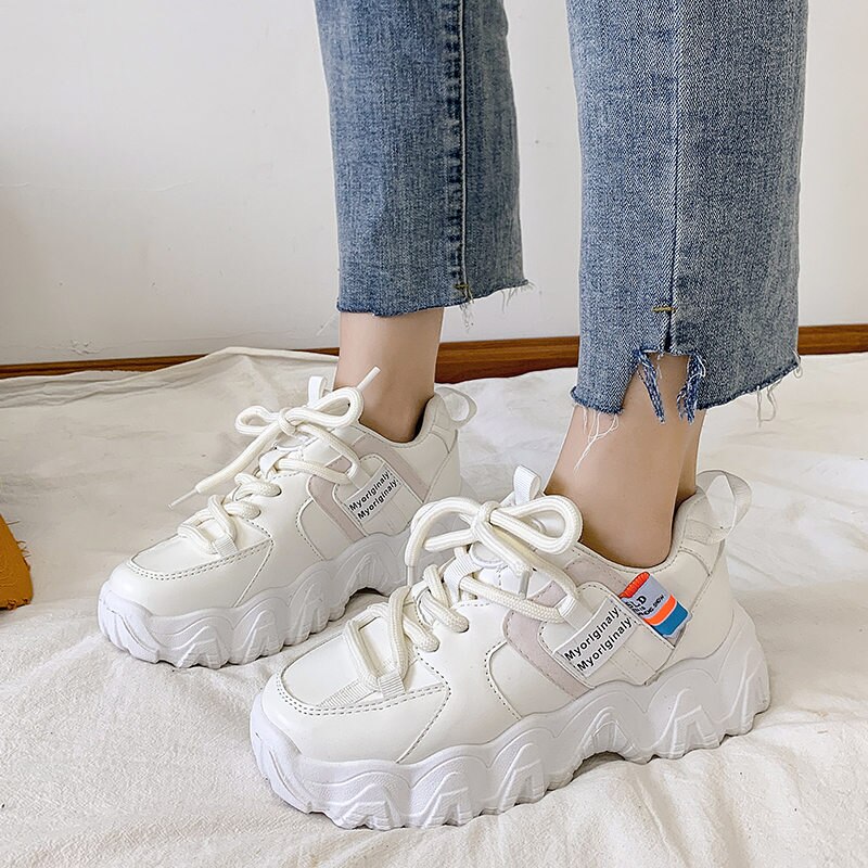 Kvinna löparskor ökar 6cm ins högklackade sneakers kvinnor höjd plattform andas sport pappa skor tjejer