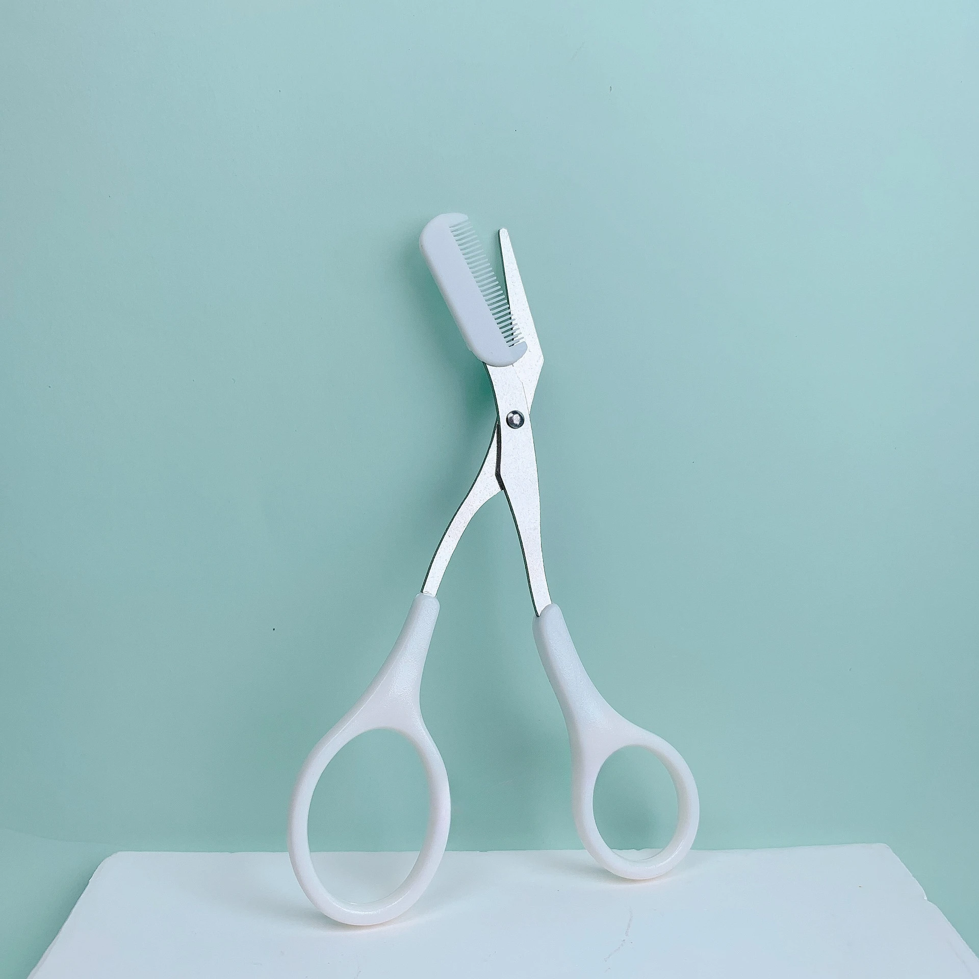 Pink eyebrow trimming scissors with built-in comb - stainless steel, precise grooming tool, creating perfect eyebrows: WHITE