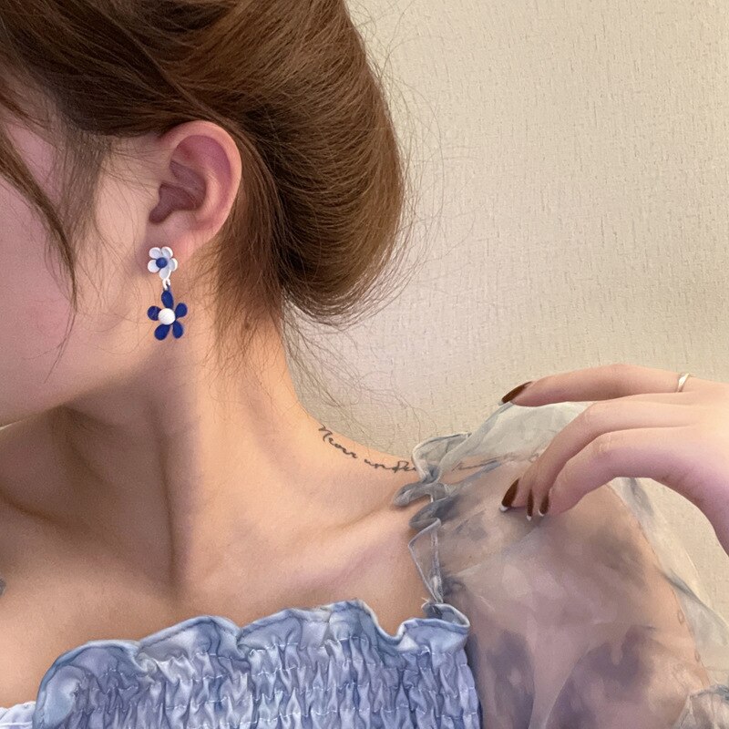2022 Sweet White Blue Flower Dangle Earrings for Women Girls Summer Alloy Earrings Ins Elegance Jewelry Ornamnets