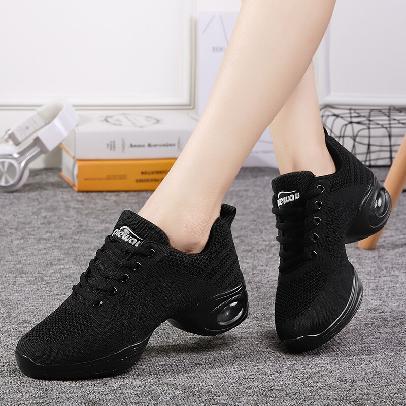 Zapatillas transpirables de Jazz Hip Hop para mujer, zapatillas deportivas de baile con características, zapatillas de baile modernas blancas y negras para niñas, zapatos de práctica, suela suave