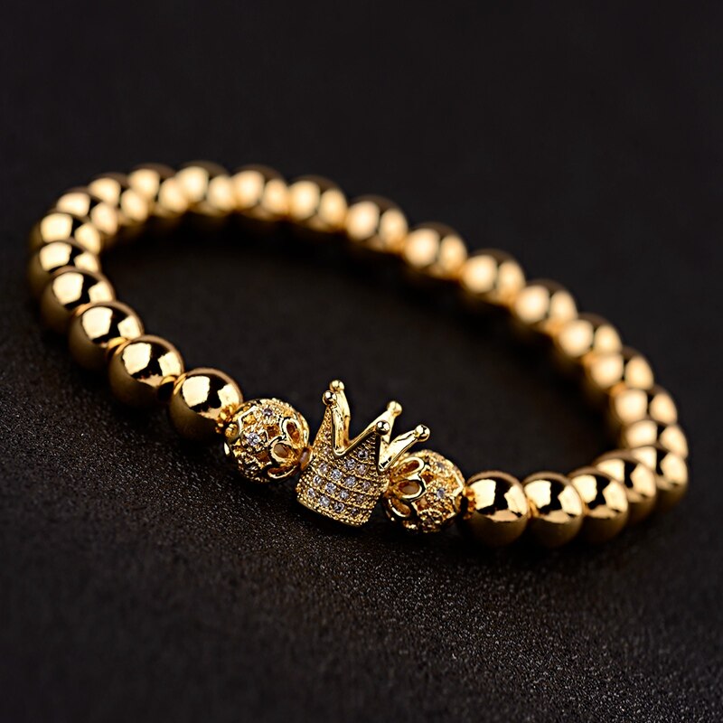 Oiquei 2 stk / sæt par armbånd til kvinder mænd guld 8mm kobberperle & cz krone beaded charme bnagles armbånd luksus smykker: Ab1293-1