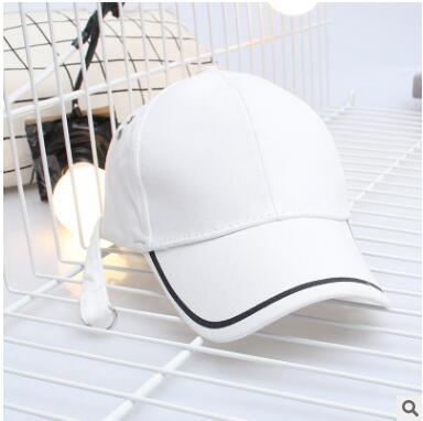 mode lange riem gebogen baseball hoed Mannen en vrouwen Koreaanse mode wilde borduren cap outdoor zonnehoed vrouwen hoed cap: WHITE