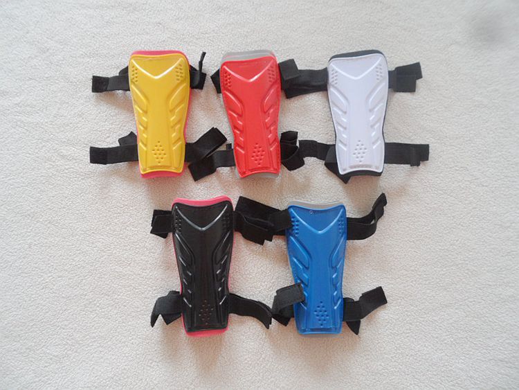 17.5cm Soccer Shin Guard Plastic Football Shin Protector Lightweight Shin Pad