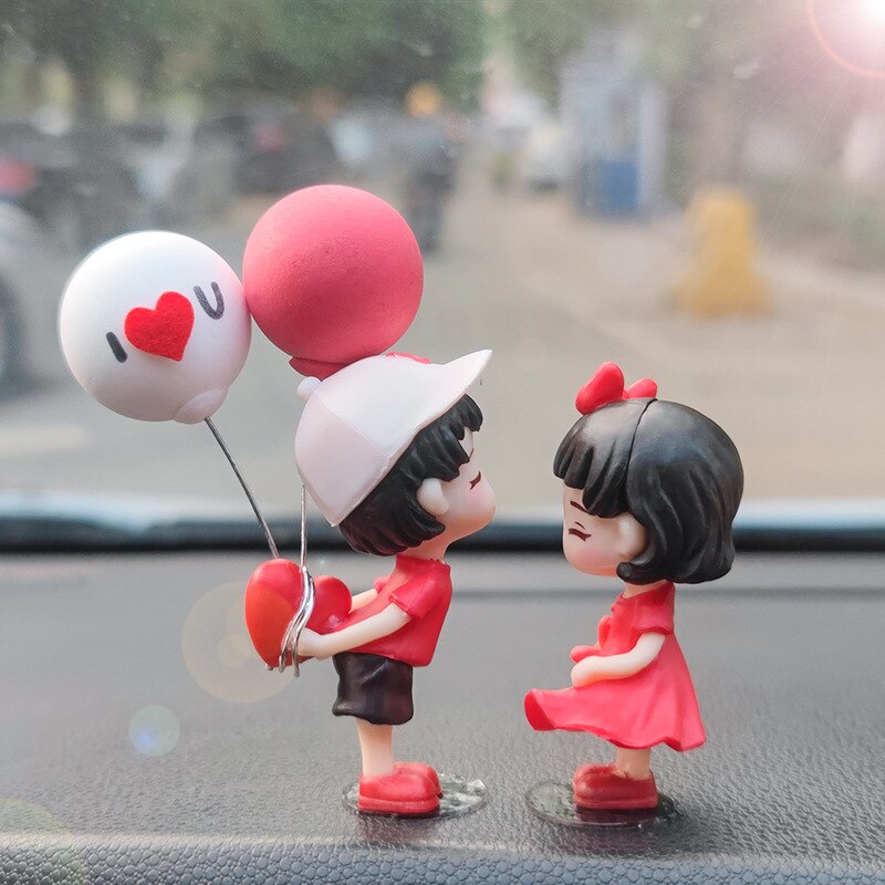 Ornements mignons de Couple pour voiture, décoration de voiture, Action de Couples de dessin animé mignon, décorations de tableau de bord de voiture de dessin animé, joli baiser C: Rouge