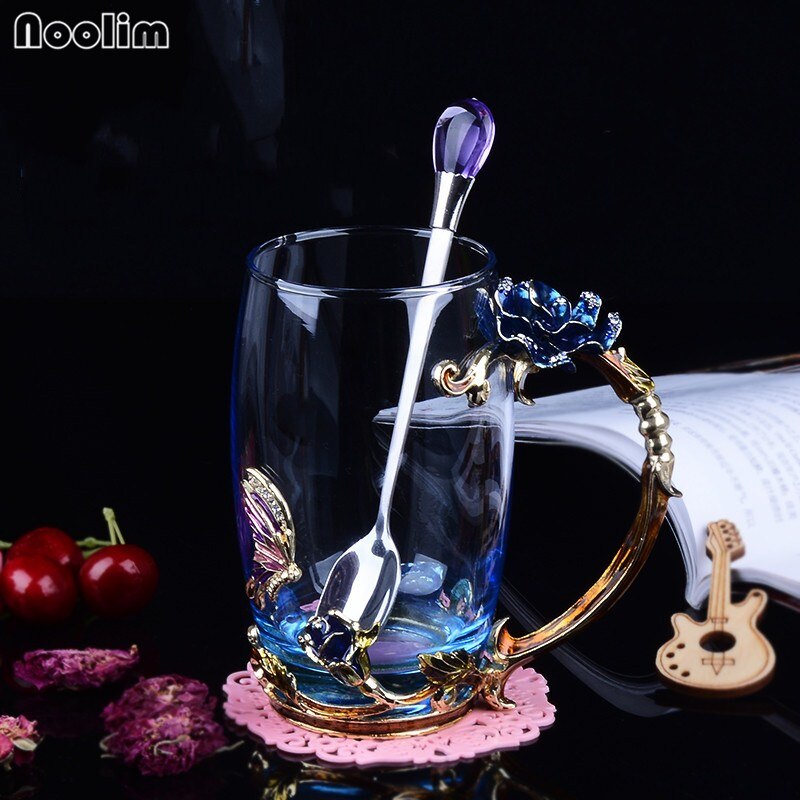 Noolim vintage emalje glas kopper blå og rød rose håndgreb stil med en sommerfugl på kroppen af glasset: Blå høj