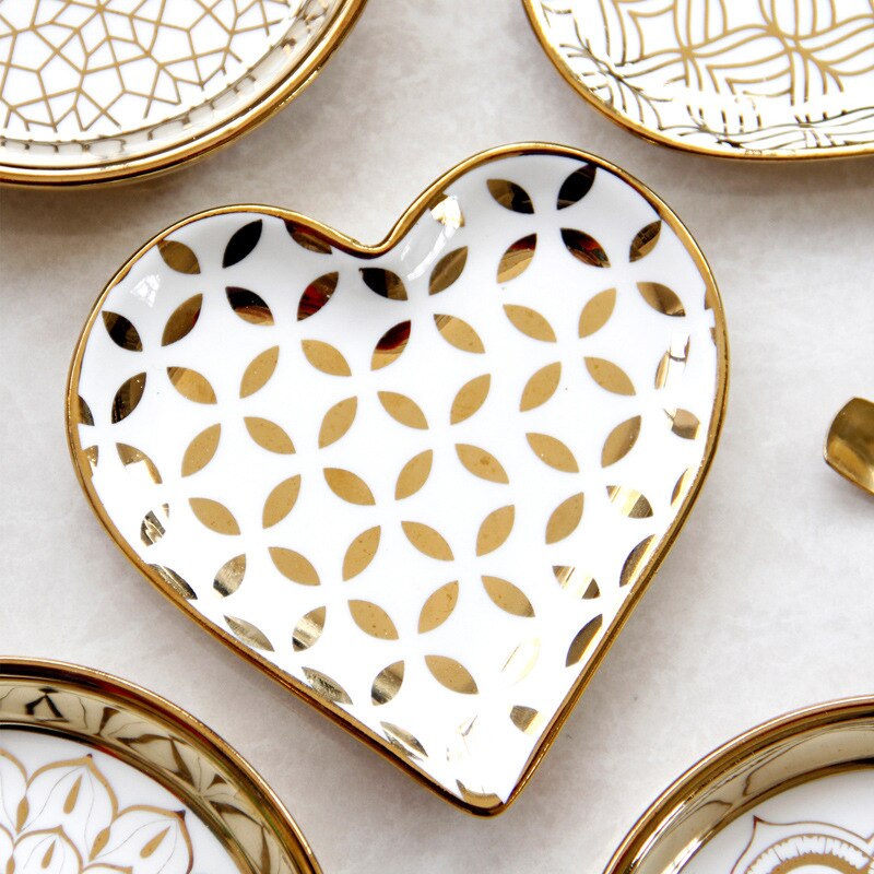 Europese Stijl Gouden Luxe Midden-oosten Arabische Keramiek Prachtige Kleine Snacks, Dessert Borden, Cake Platen, kleine Gerechten: Heart-shaped four-le