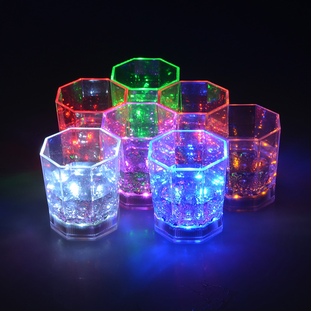 Ledet lysende vinglass vanninduksjon fargeskiftende kopp 4 farger blinkende stein whiskyglass plastkopp magisk kopp