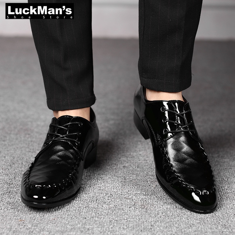 neue Italienische Oxford Schuhe für Männer Mens Patent Leder Schwarz Schuhe Herren Spitz Kleid Schuhe Derbys Plus größe