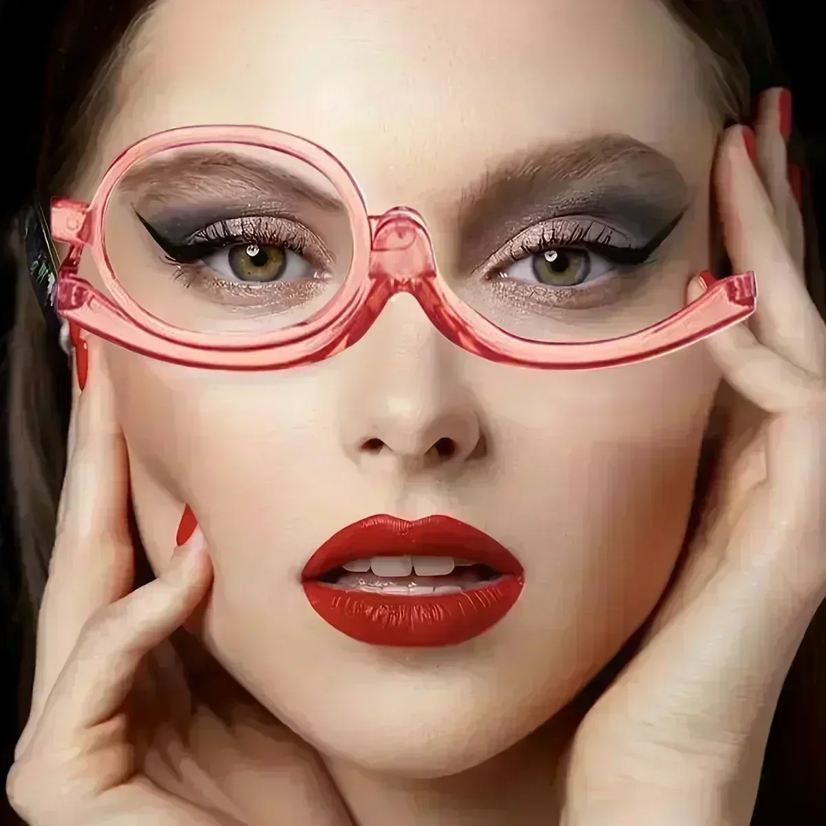 Elegante tegneserieinspirerte sminkebriller for kvinner – bærbare, polert finish