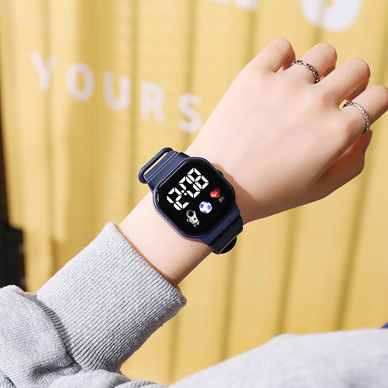 Reloj deportivo para niños, relojes digitales LED, correa de silicona para astronauta, reloj de pulsera electrónico resistente al agua para niños y niñas,: Verde oscuro