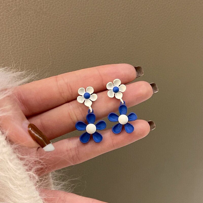 2022 Sweet White Blue Flower Dangle Earrings for Women Girls Summer Alloy Earrings Ins Elegance Jewelry Ornamnets