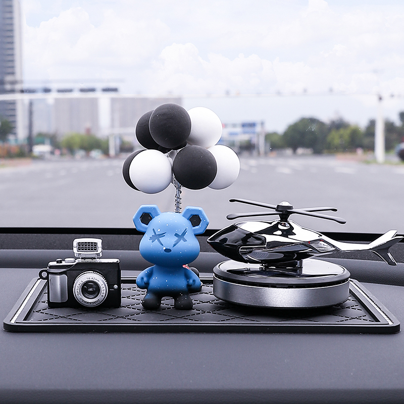 Bildekoration interiörtillbehör små ornament mittkonsol internet kändis kvinnor män modell söt bil: Vit