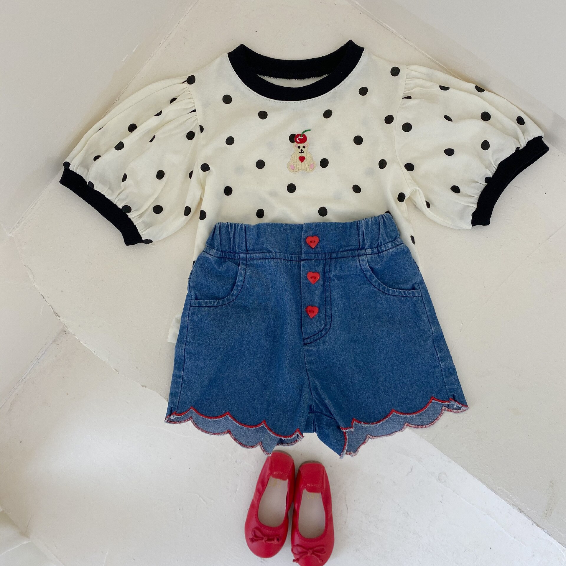 Summer New Baby Toddler Boy Girl Fashion comodi bottoni a forma di cuore pantaloncini di jeans Kid Girls pantaloni morbidi ricamati