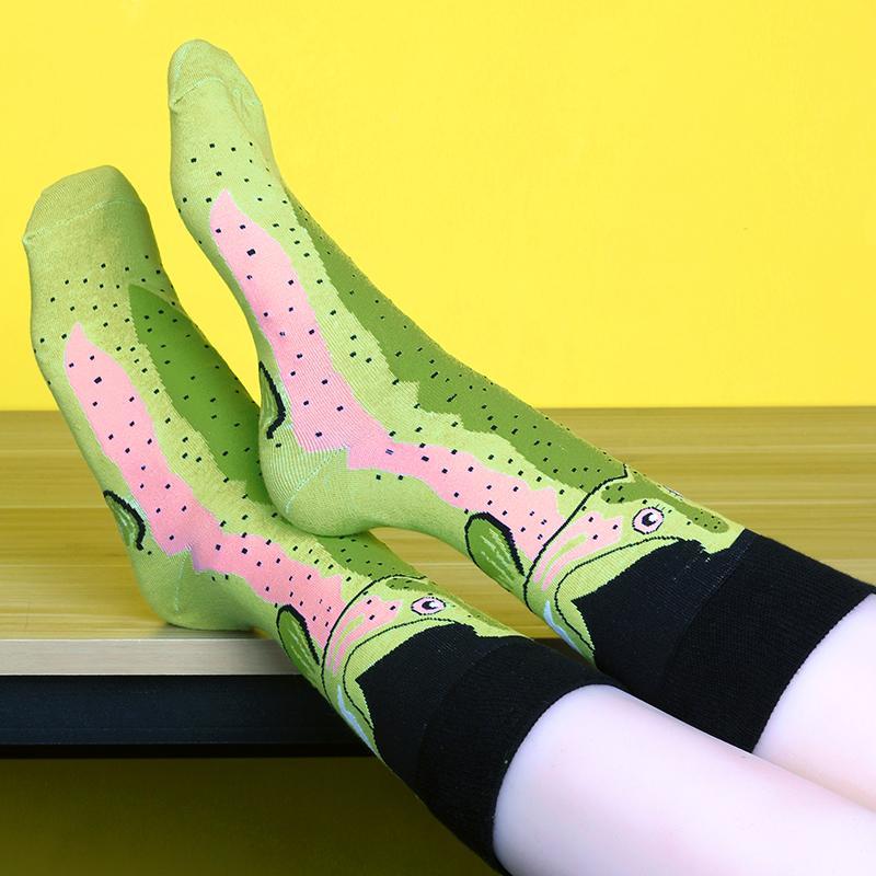 Män och kvinnor strumpor bomull färg krokodil haj harajuku rolig glad cool söt halkfri skateboard tjej tubstrumpor