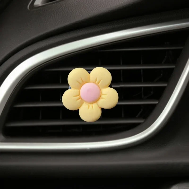 Clip de Perfume para coche con flor bonita, adornos de ventilación para aire acondicionado y aromaterapia, suministros de decoración Interior para coche, aroma para coche: YELLOW