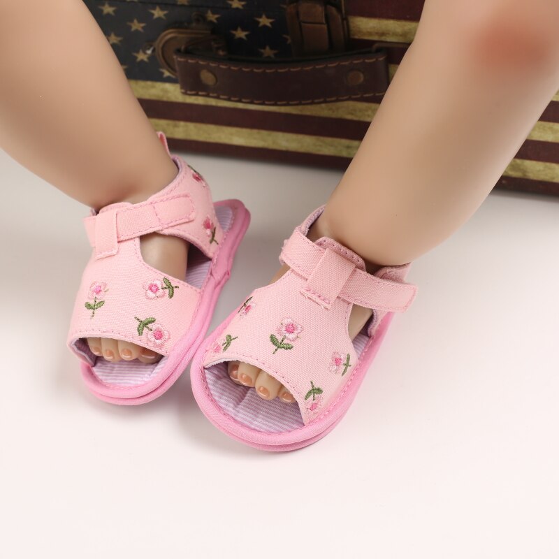 Rutschfeste sandalen für babys und mädchen, Ideal zum laufenlernen, mit weicher sohle, rutschfestem karomuster, schleife und stoffmuster.