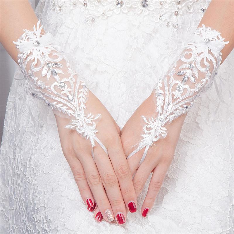 White Lace Gloves Bride Hollow Out Flower Wedding Gloves Women Fingerless Bridal Gloves for Bridal Wedding Dress Accessories