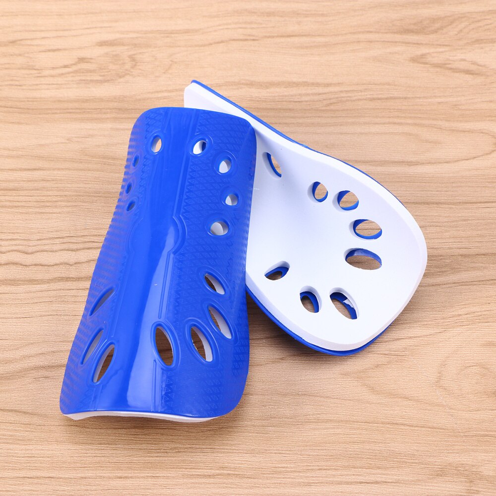 1 par leve respirável adulto bezerro equipamentos de proteção de equipamento de futebol para homem (branco)