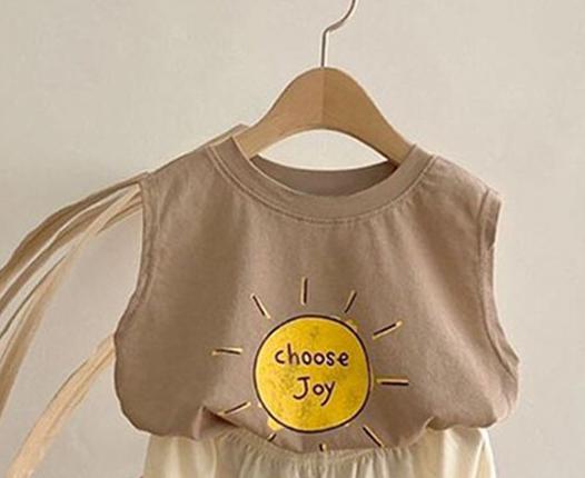 2022 Kid Aankomst T-shirt Peuter Jongens Cartoon Zon Brief Print Mouwloze Tops Baby Meisje Mode Schattige Eenvoudige Katoenen Vest: khaki / 4T  110cm