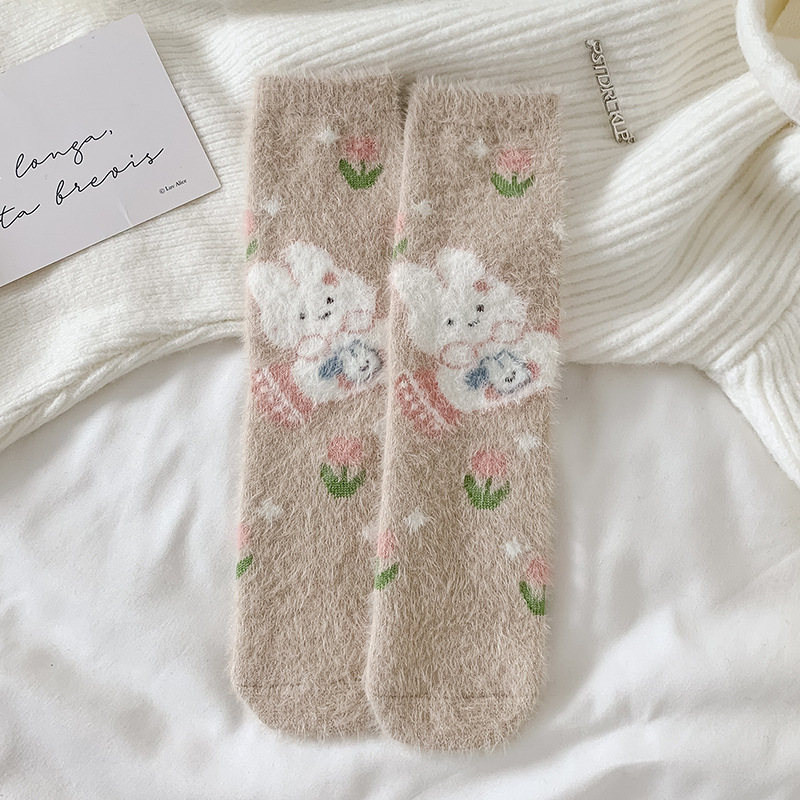 Calcetines de visón de imitación con lazo de conejos rosas dulces, calcetines cálidos de felpa para dormir en casa, calcetines de tubo peludos bonitos de dibujos animados japoneses Ins: Marfíl