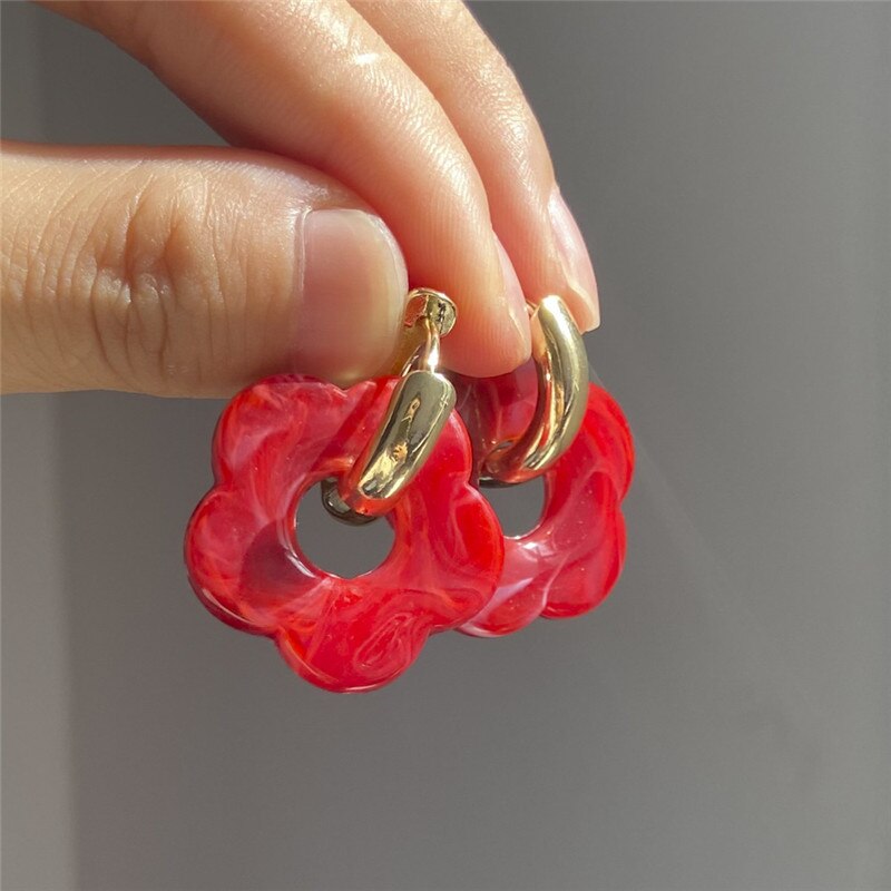 Retro Daisy Flower Resin Earrings Minimal Jewelry Neon Hollow Flower Blossom Acrylic Hoop Earrings Flower-shaped Resin Acetate: red