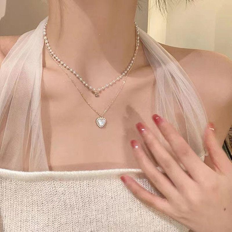 2023 Four Pearl Choker Necklaces Girl Summer Luxury Baroque Pearl Pendant Clavicle Chain For Women Jewelry: Light Yellow Color