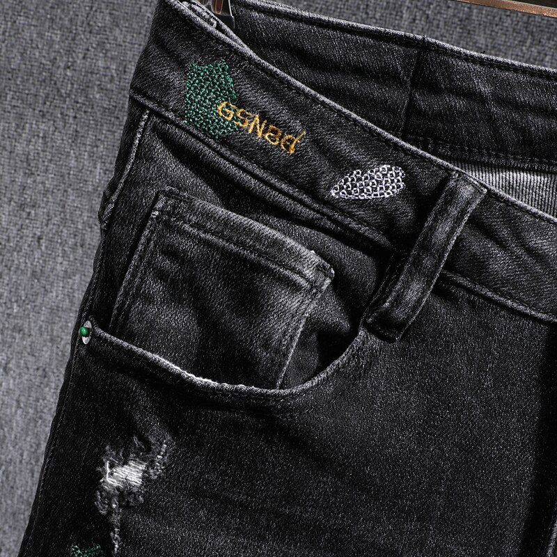 Koreansk stil herre jeans svart farge elastisk revet jeans slank passe broderi streetwear hofte hopp denim lange bukser