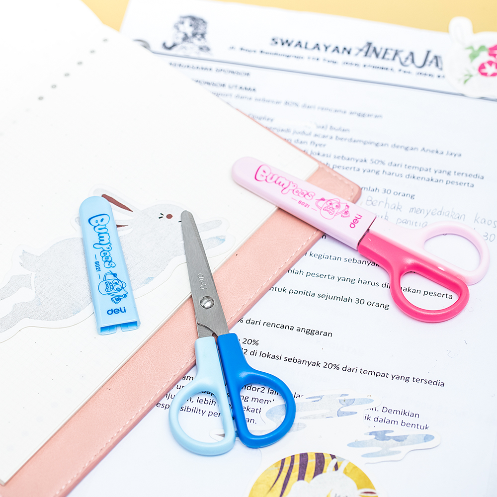 DELI School Scissors E6021 scissor with sleeve 121mm cute hand craft scissors paper for kids & student stationery 2 Color