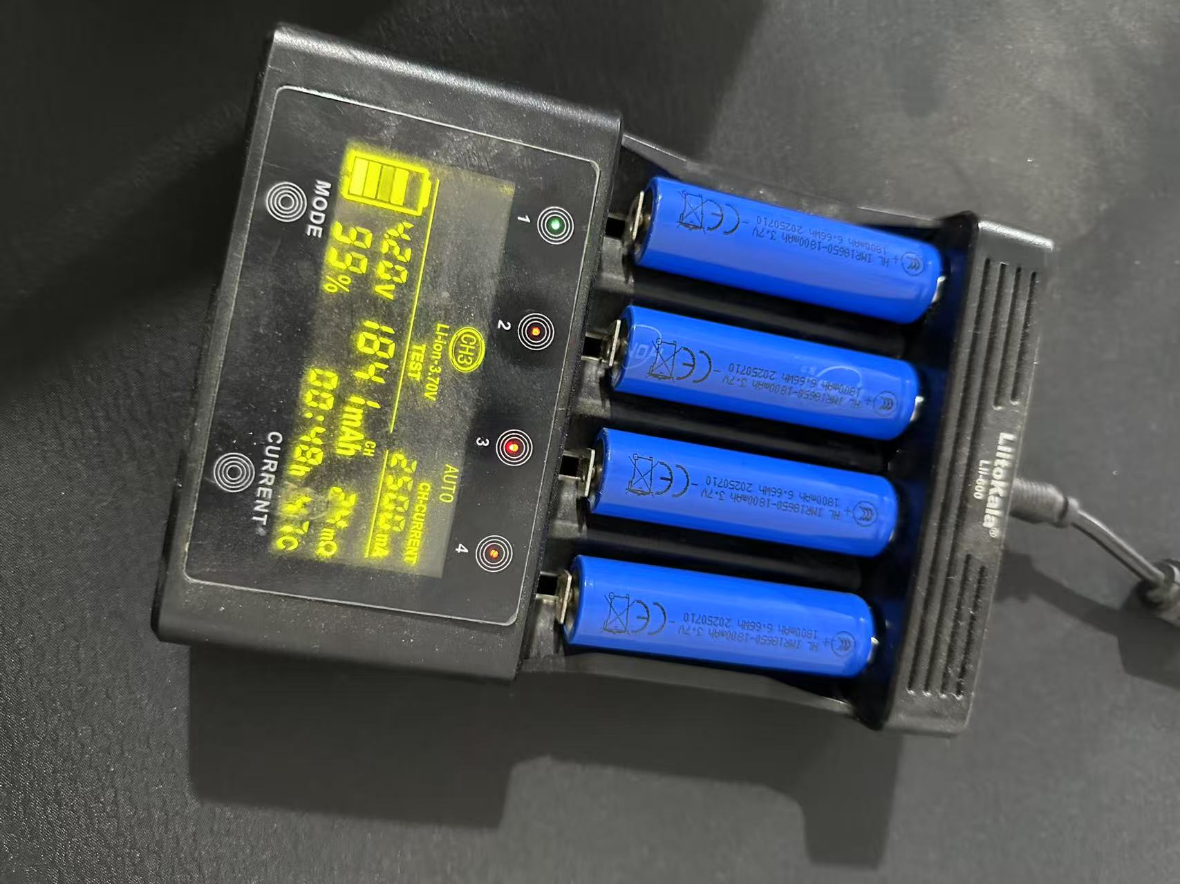 18650 Battery 3.7V 1800mAh Li-ion Rechargeable Battery is suitable for toys, flashlights, tool batteries, etc.