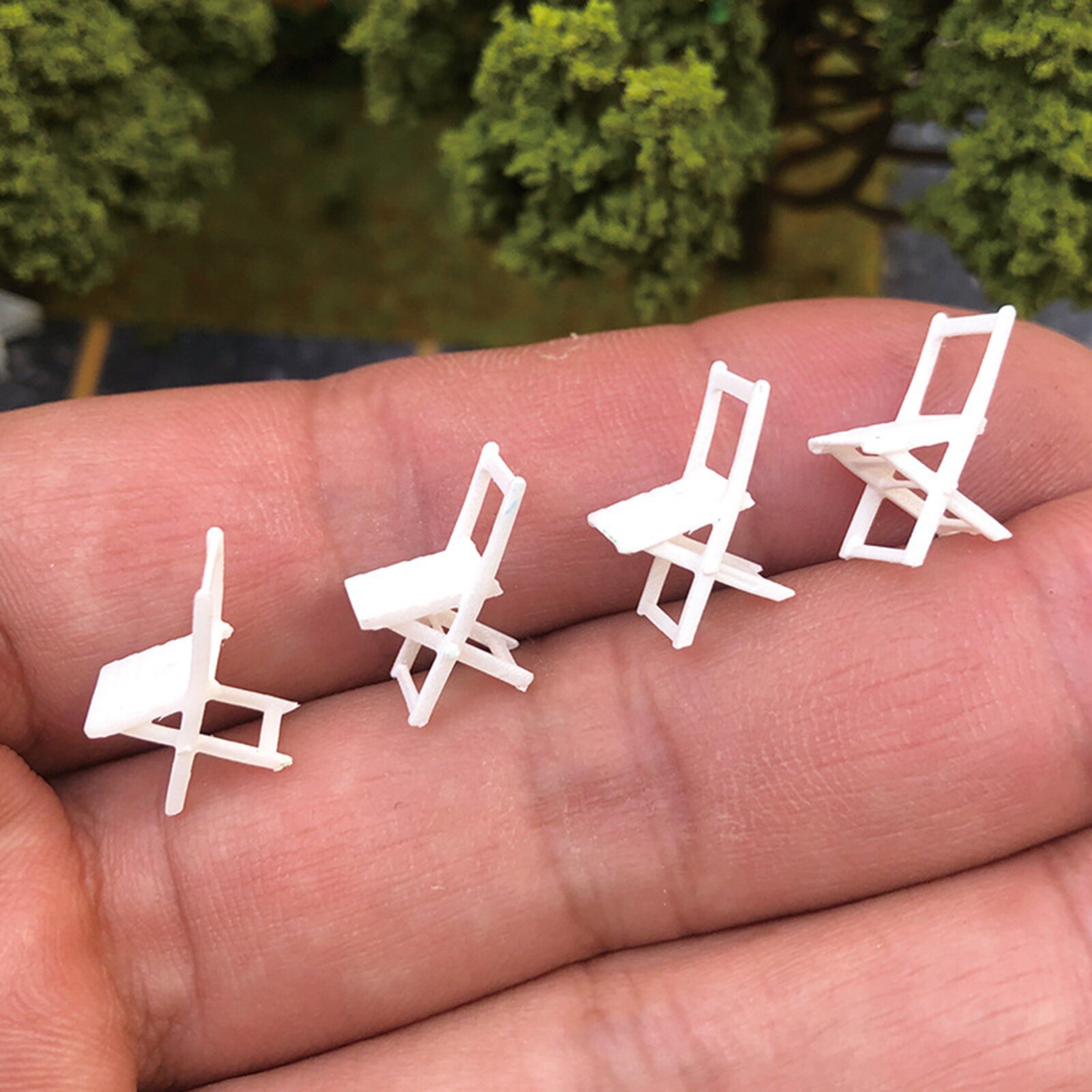 4 Pieces 1/64 Hand Painted Model Resin Chairs Street Layout Diorama Accs