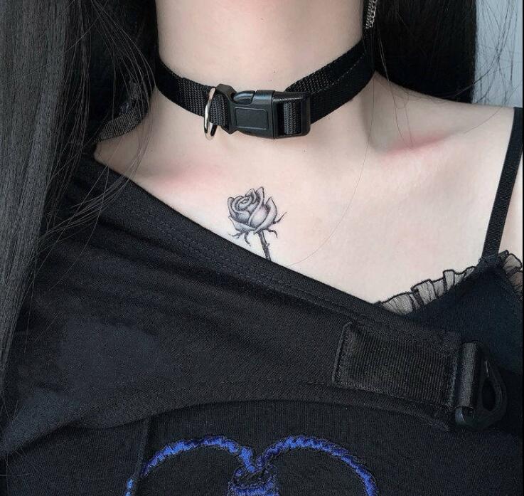Chocker colar feminino com botões, colar tipo chocker gótico ajustável com corrente curta, joia de metal para mulheres