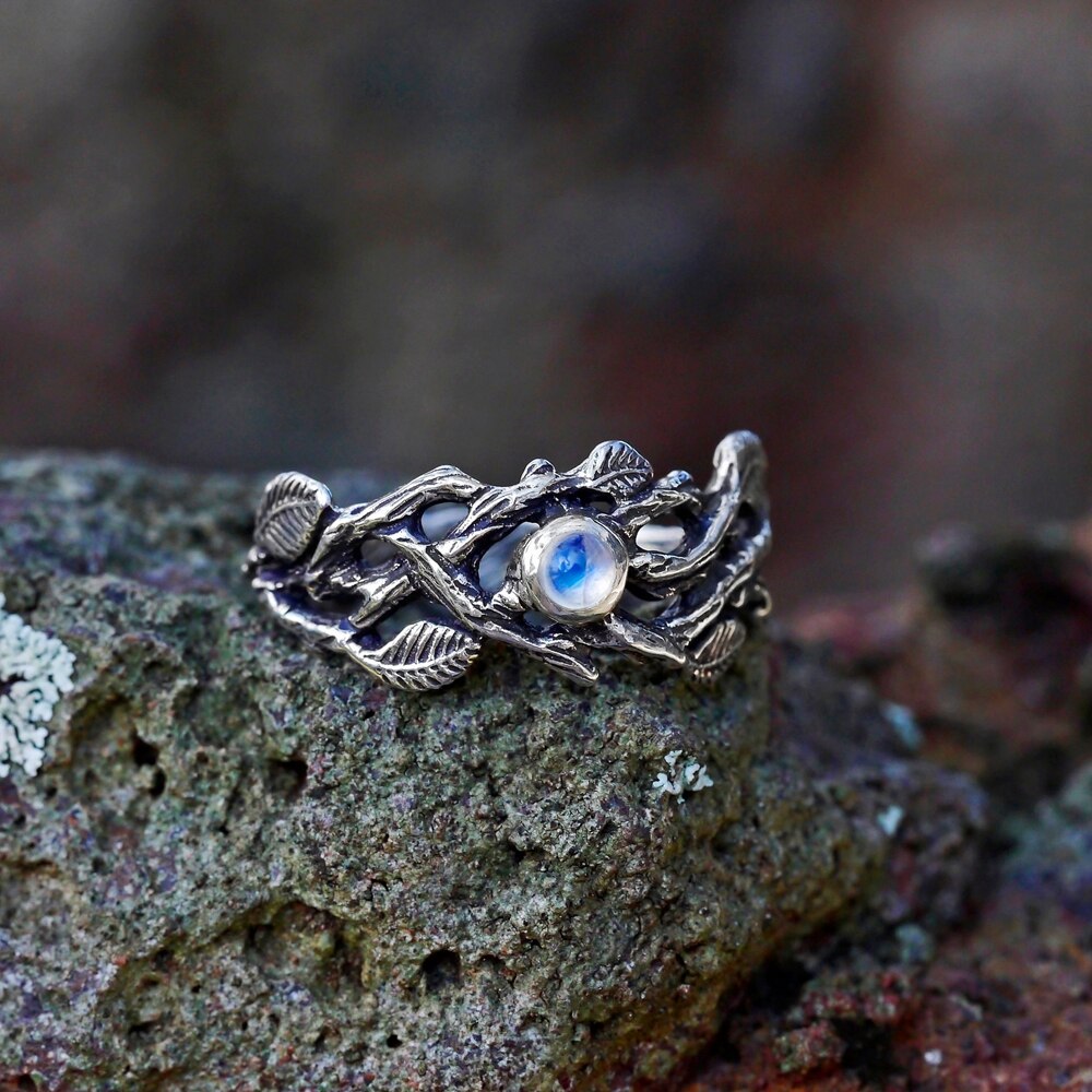 Anillo con incrustaciones de piedra de media luna, rama de oro negro, metal retro, hoja negra teñida, adecuado para y boda