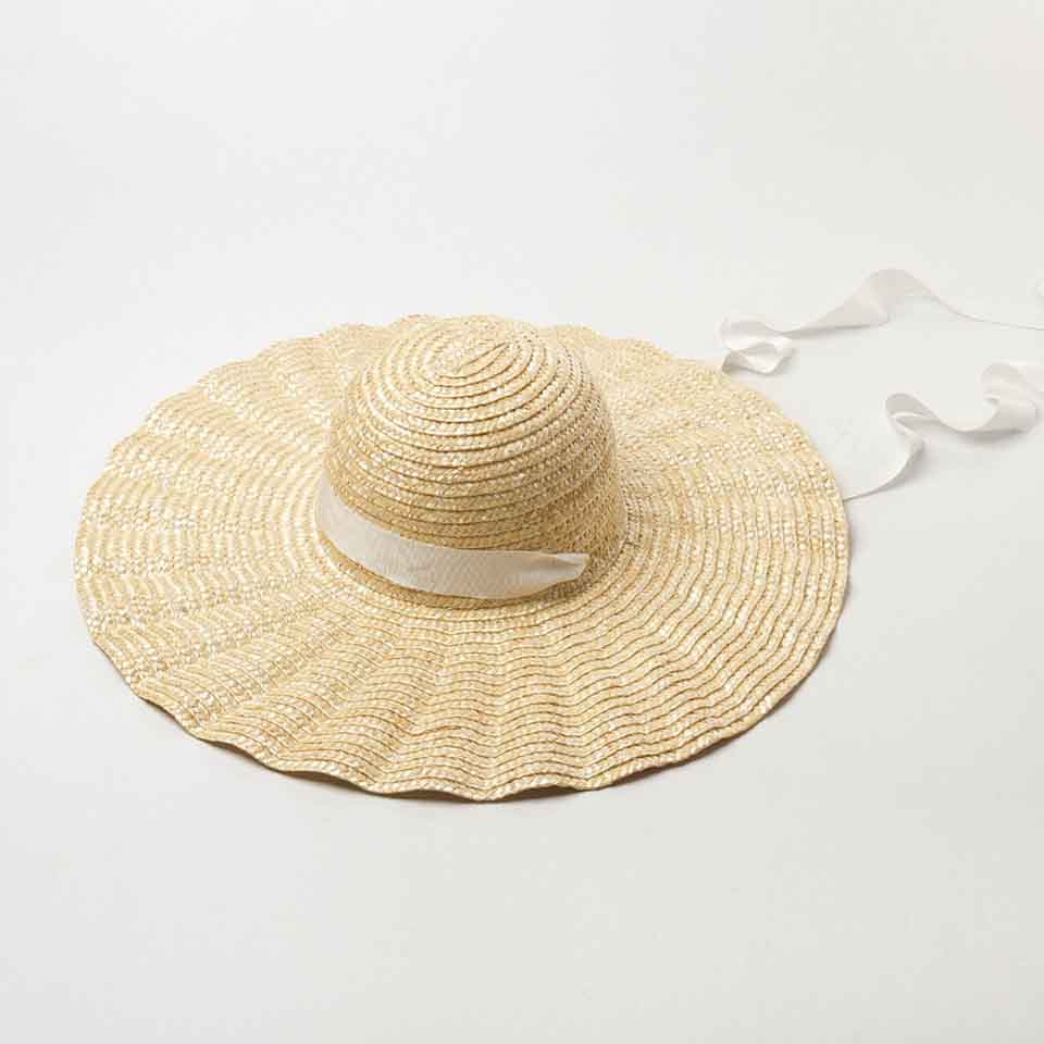 Sombrero Natural de ala ancha, sombreros ondulados con volantes, sombrero de paja de rafia, sombrero de playa con flecos para verano, sombrero tejido para el sol con cinturón blanco y negro: F0200-2