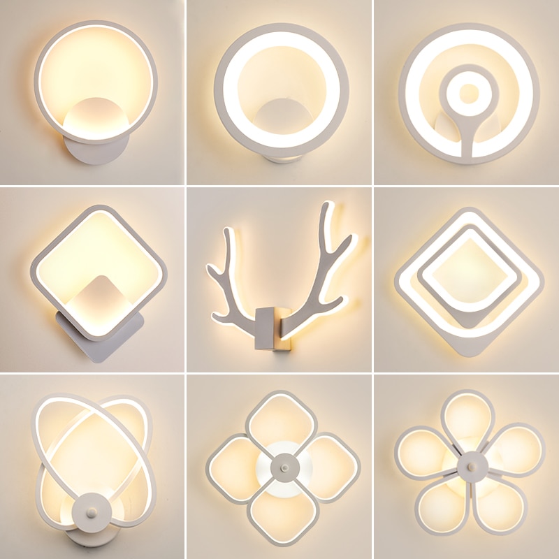 ledet vegglampe moderne stue soverom nattbord hvit ledet lampett sirkel gevir plommeblomst midtgang korridor vegglampe