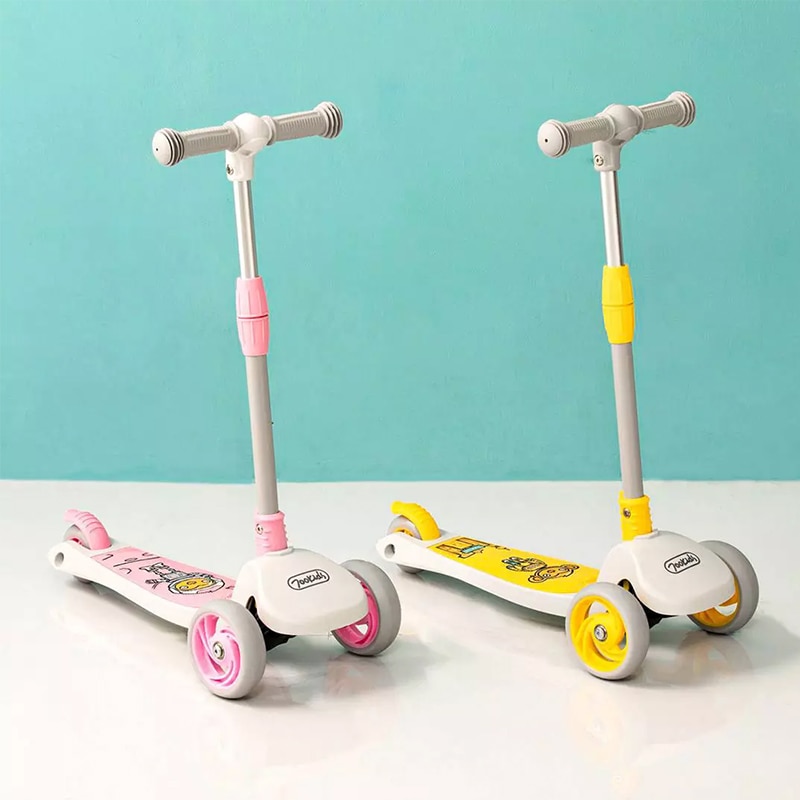 700 Divertente dei capretti Svegli dei bambini di scooter Triciclo Pieghevole skateboard Memorizzabili Lampeggiante 3 ruote per 2-5 anni di età bambini