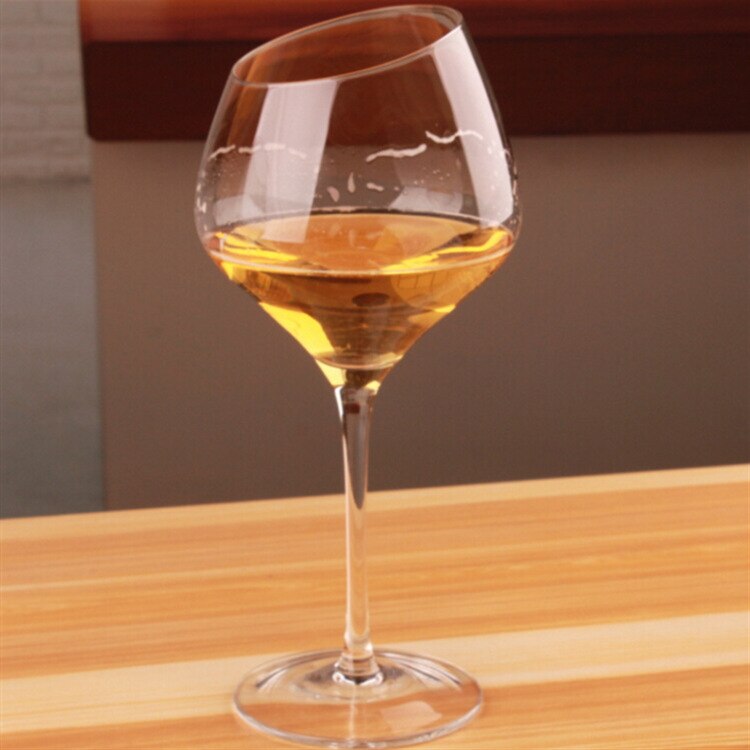 Skrå klar rødvinkop skråt rødvinsglas højfodsglas almindeligt vinglas burgunder kop ølkop drikkeglas