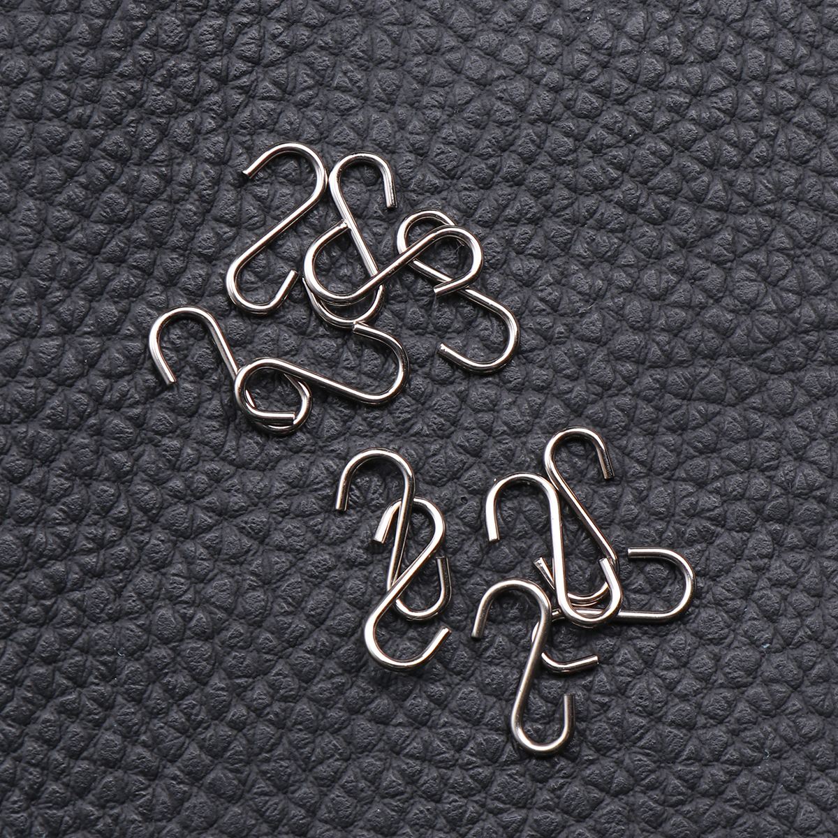 100PCS DIY Mini S-Shaped Hooks Sturdy S-Shaped Hooks Stainless Steel S-Shaped Hangers Metal Hook Up Home Storage Rack