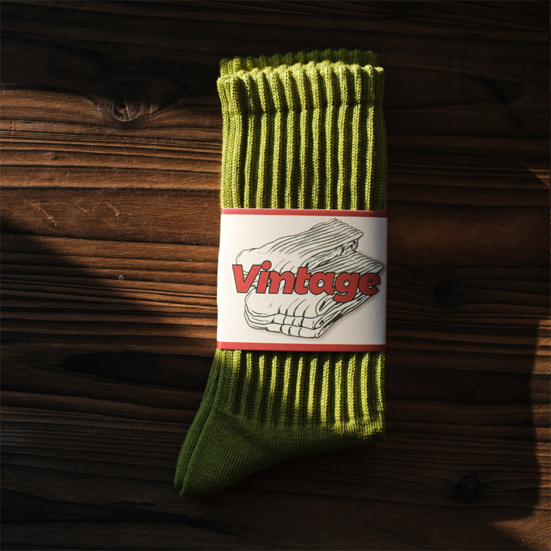 Herr vintage herr medelstora tubstrumpor unisex japanska enfärgade förtjockade sportstrumpor handduksbotten par stickade vardagsstrumpor: Mörkröd