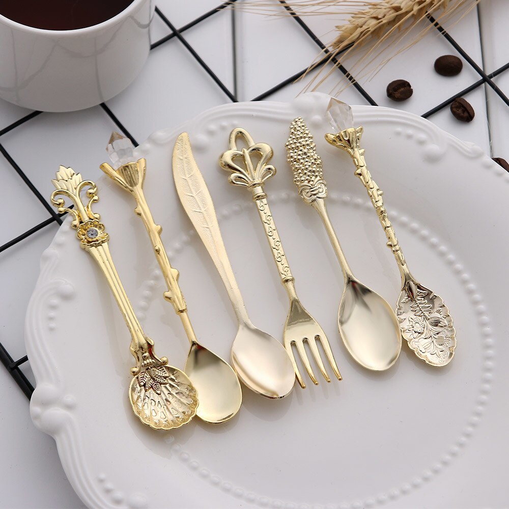 6 stk / sæt vintage skeer gaffel mini royal stil metal guld udskåret kaffe frugt dessert gaffel køkkenredskab teskefuld ske