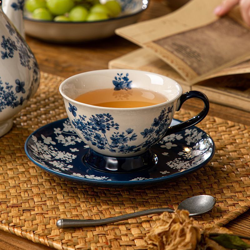 Tazas y platillos de café de porcelana blanca y azul, juego de serie, taza de té de cerámica para el hogar, artículos para beber exquisitos Retro franceses de alta gama