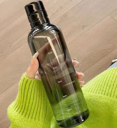 Sportvattenflaska enkel vattenkopp bärbar vattenbehållare utomhus resor fitness sport gym flaska mjölkjuiceflaska: Svart