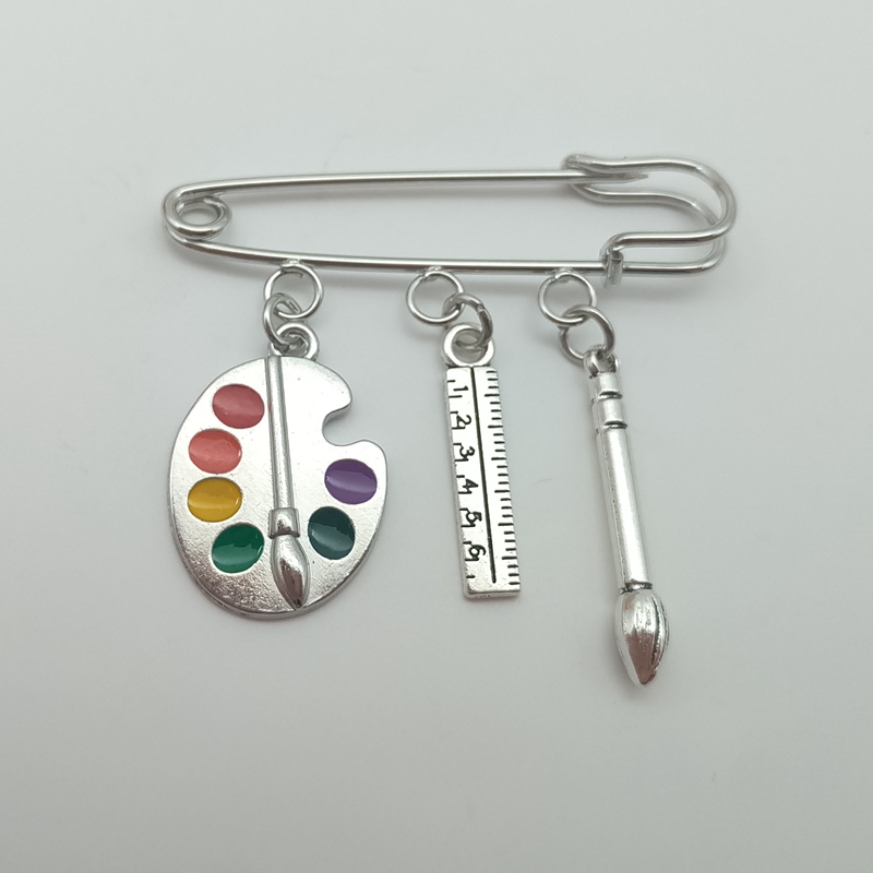 El broche de maestro de y erudioso te regalar mucho inspiración. Pequeño broche de para profesores y estudiantes.