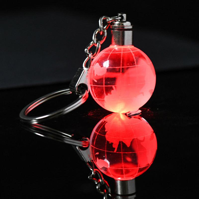 Led Kristal Sleutelhanger Glow In The Dark 7 Kleuren Gloeiende Basketbal Voetbal Globe Hanger Sleutelhanger Nachtlampje