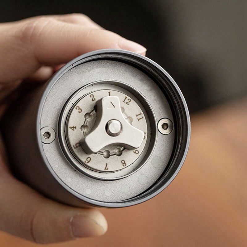 Macinacaff&egrave; Manuale In Acciaio Inox - Con Macina Ceramica Regolabile, Manico Pieghevole